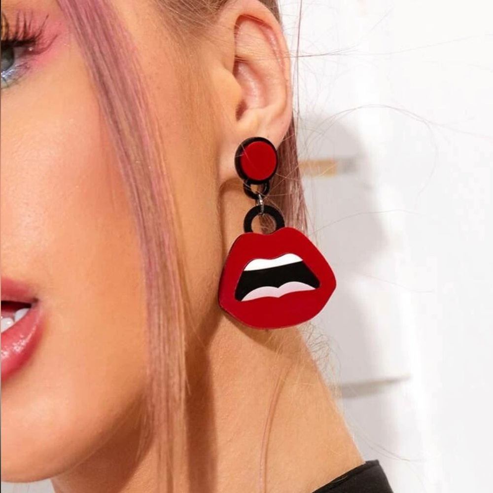 [Free add on item] 1 Pair Red Lips/ Mouth Drop Earrings